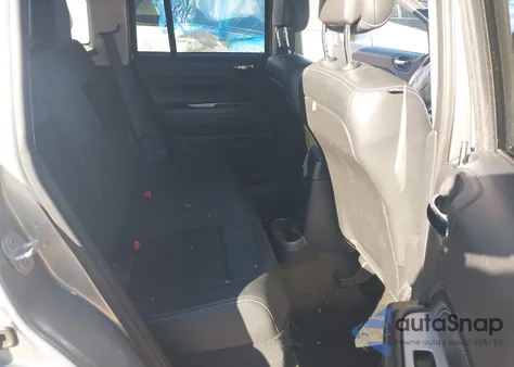 2016 Jeep Compass Latitude z USA, uszkodzony, nr VIN 1C4NJCEAXGD744634